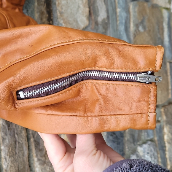 Schott NYC Vintage Leather Jacket - Picture 5 of 16